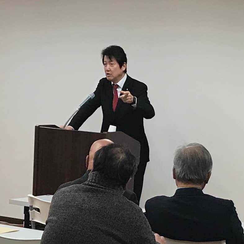 足立康史さんのインスタグラム写真 - (足立康史Instagram)「今日は、豊能町から大阪市内に移動し、地元の茶橋先輩に呼んでいただき「日本をよくする大阪府民の会」で憲法改正の見通しについて講演を申し上げました。  有難うございました！」3月16日 23時00分 - adachiyasushi