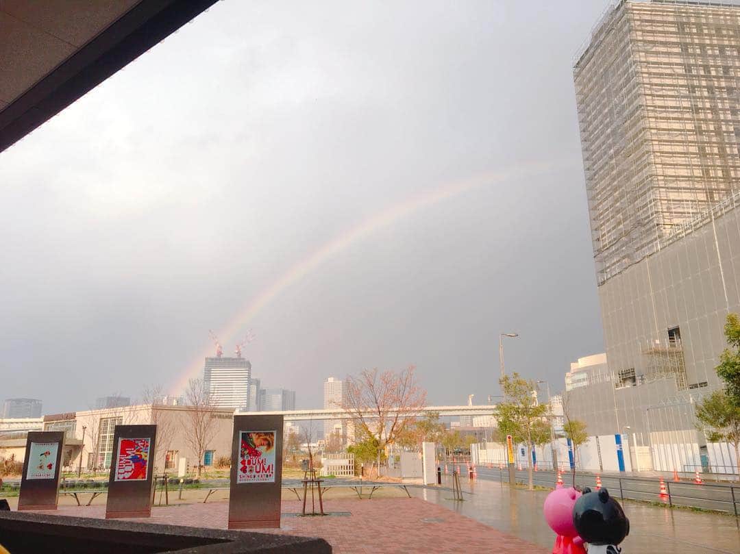 かすみりささんのインスタグラム写真 - (かすみりさInstagram)「🐰💕 ． 今日の夕方、いきなりドシャドシャ雨が降ってきて、雷ゴロゴロドッカン⚡️ビックリしました( ；´Д｀) ． その後、久しぶりに綺麗な虹が見れました🌈✨ ． Happyな気分になりました(*Ü*)*.¸¸♪ ． #ゲリラ豪雨#虹#rainbow#🌈#happy#ハッピー#love」3月16日 22時54分 - risa_kasumi