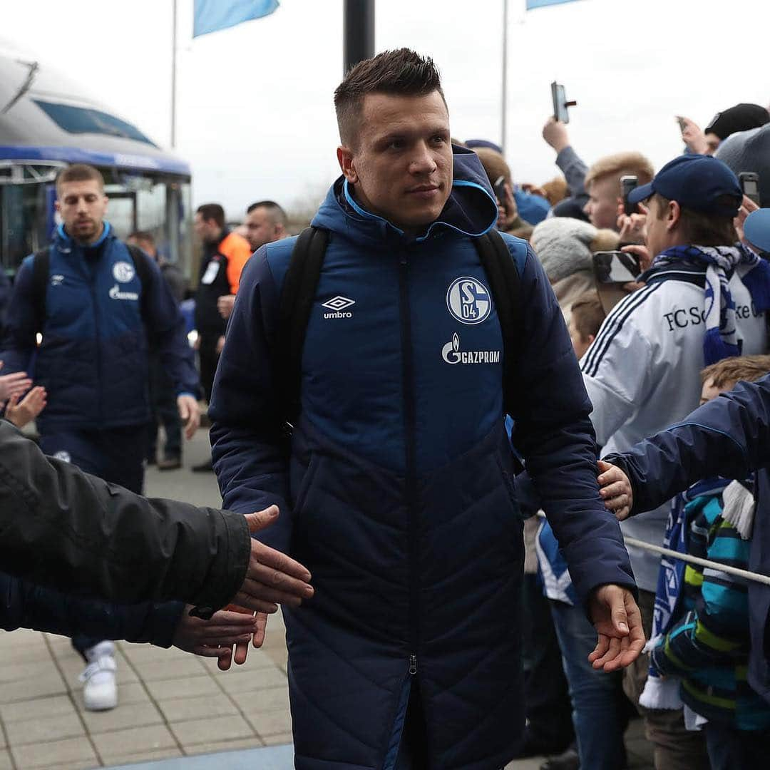 シャルケ04さんのインスタグラム写真 - (シャルケ04Instagram)「Come on, boys! 🔵📸⚪️ . 35 - @alexandernuebel  2 - @west.mckennie  5 - @mnastasic_5  7 - @markuth  8 - @suatserdar8  13 - @rudy_sebastian19  17 - @benjaminstambouli  24 - @bastianoczipka  26 - @doudou_salouf  27 - @jeffreybruma  36 - @breelembolo97 . . #S04RBL #S04 #Schalke #Matchday #Bundesliga #Football #Soccer #Knappen #🔵⚪️」3月16日 23時00分 - s04