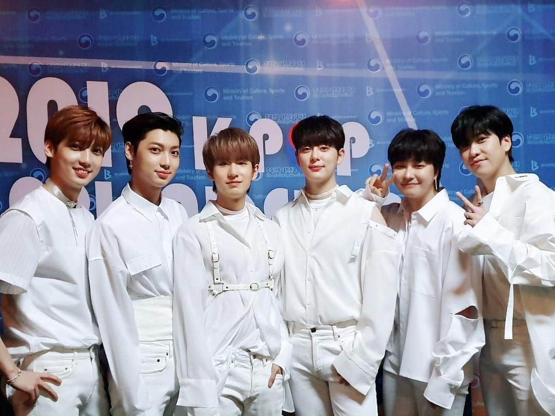 BOYFRIENDのインスタグラム：「[#BOYFRIEND] 2019 K-POP Friendship  Concert in 미얀마 ❤️ 함께해서 즐거운 시간이였습니다☺️ 다음에 또 만나요❣️ #보이프렌드 #미얀마」