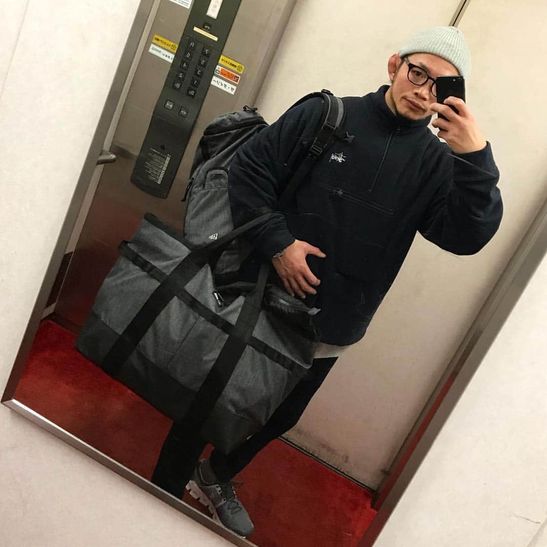 宇野薫のインスタグラム：「#宇野薫のテーマがありすぎコーディネート  今日もカバン2個持ちで、 UNO DOJO MMA・JIU-JITSUOMORI &  UNOTRAINING 終了！  #onehundredathletic #100athletic #newerajapan #neweracap #stussy  #stussyeyegear #onrunning #onfriends #stancesocks #宇野薫 #ネイビーとグレー」