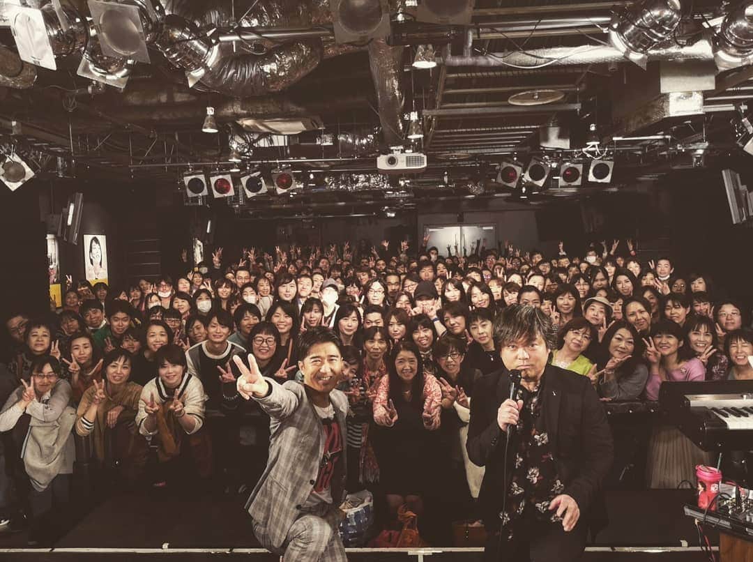 のインスタグラム：「今夜の「リリースイベント in TOWER RECORDS 渋谷店」では、みなさんと素敵なひと時を過ごすことが出来ました！世界紀行ごゆっくりお楽しみください♪ #DEEN #vocal #池森秀一 #music #musicproducer #山根公路 #侑音 #石田純 #矢野顕太郎 #newalbum #NEWJOURNEY #towerrecords #渋谷 #リリースイベント」
