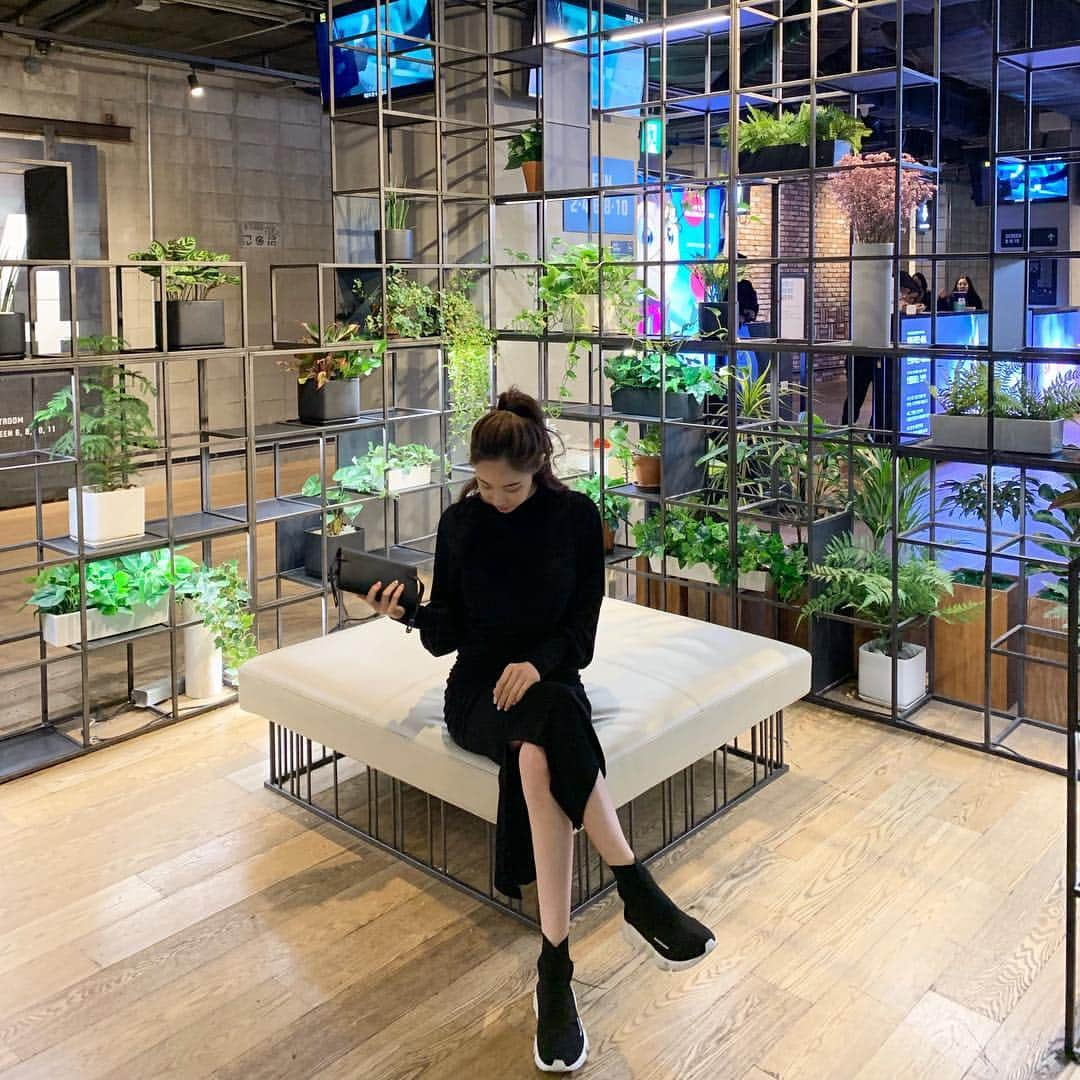 Hyemiさんのインスタグラム写真 - (HyemiInstagram)「캡틴마블 보러옴👀 라섹해서 엄청 오랜만에 보러온 영화 히히🖤」3月16日 23時06分 - hinzajoa