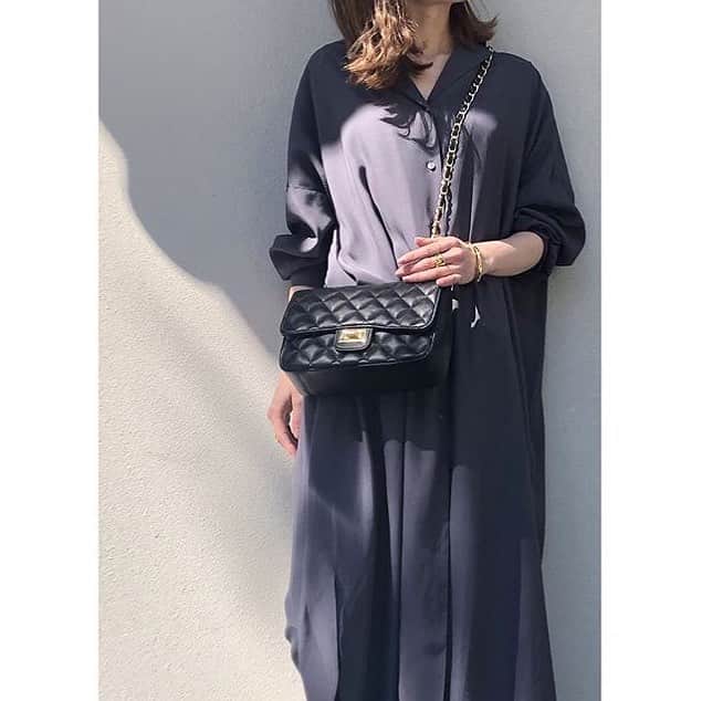 トライセクトさんのインスタグラム写真 - (トライセクトInstagram)「@noble.jp ・・・ dress¥26.000(+tax) bag「Maison Vincent」¥17.000(+tax) pants¥12.000(+tax) #new #item #collection ﻿﻿﻿﻿﻿ #feminine #cordinate #outfit﻿﻿﻿﻿﻿﻿ #instagood #noble #baycrews﻿﻿﻿﻿﻿ #ノーブル#ベイクルーズ﻿﻿﻿ ・ ・ ﻿#2019ss_baycrews  #baycrews40周年 #ネイビーワンピース #チェーンバック」3月16日 23時10分 - baycrews