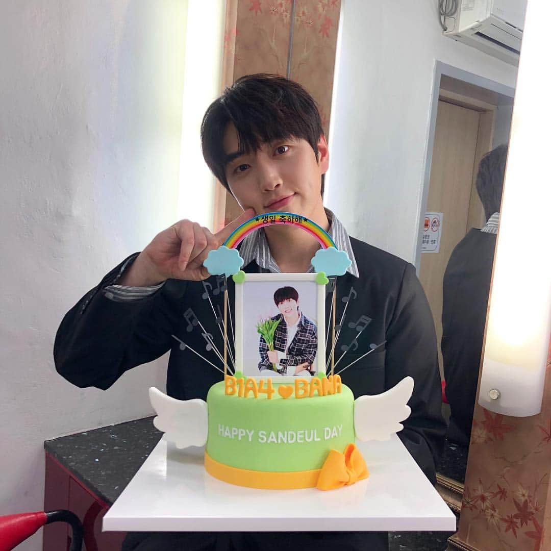 B1A4さんのインスタグラム写真 - (B1A4Instagram)「2019 B1A4 ♥ BANA [HAPPY SANDEUL DAY]  #바나 #지금처럼_곁에_있을게 💕  #B1A4 #산들 #공찬  #SANDEUL #GONGCHAN」3月16日 23時10分 - b1a4ganatanatda