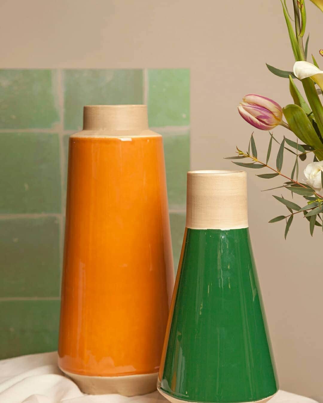 ベンシモンさんのインスタグラム写真 - (ベンシモンInstagram)「MAISON BENSIMON Nouvelles nuances pour cette nouvelle saison. Orange sanguine, bleu nuit et vert malachite habillent ces vases bi-matière à la finition ultra-brillante. > Nouvelle collection disponible en Mai 2019. 🇬🇧 New tones for new season. Blood orange, midnight blue and malachite green... three new colors which dress these bi-material vases with ultra-brilliant finish. > Available in May 2019. #bensimon #moisdeladeco #deco #maisonbensimon」3月16日 23時15分 - bensimoncollection