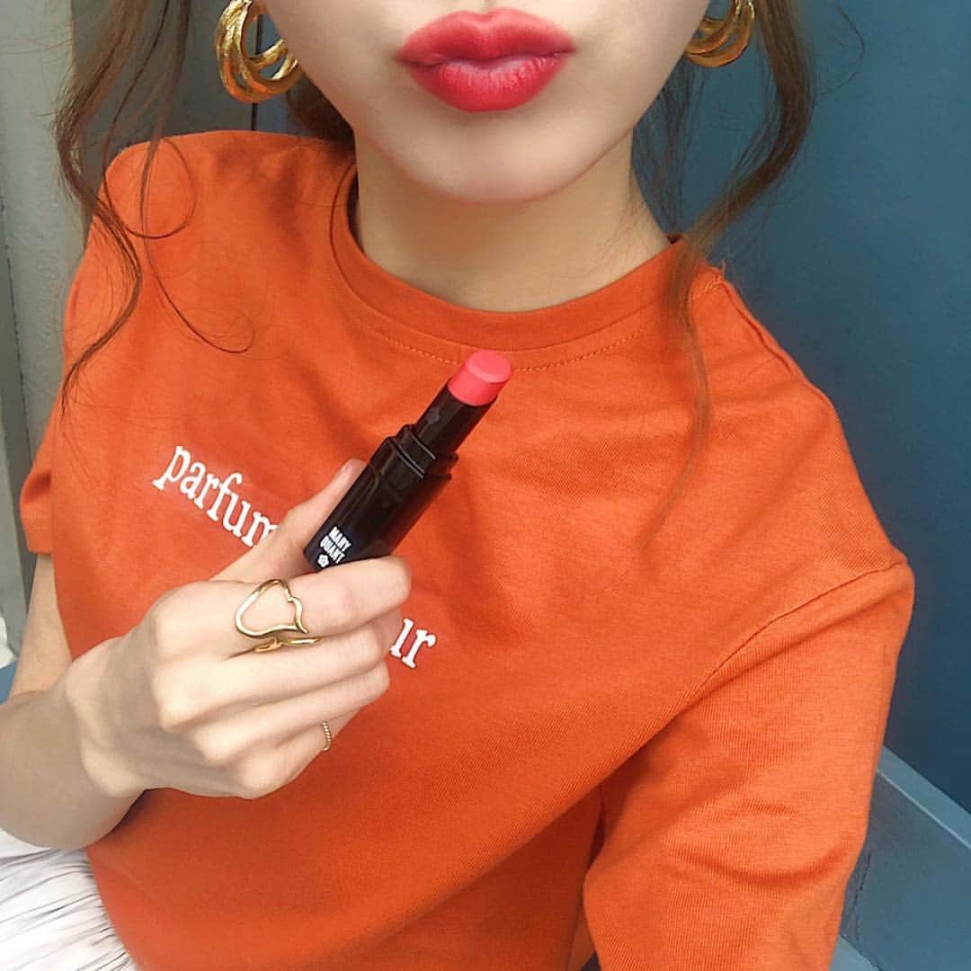 平木愛美さんのインスタグラム写真 - (平木愛美Instagram)「🧡🍊 マリクワのリップってあんまり使ったことなかったんだけど、とっても可愛い！ しっかり発色の色づき⚪️ #愛美メイク #orange #lip #makeup #cosmetics」3月16日 23時26分 - manamihiraki