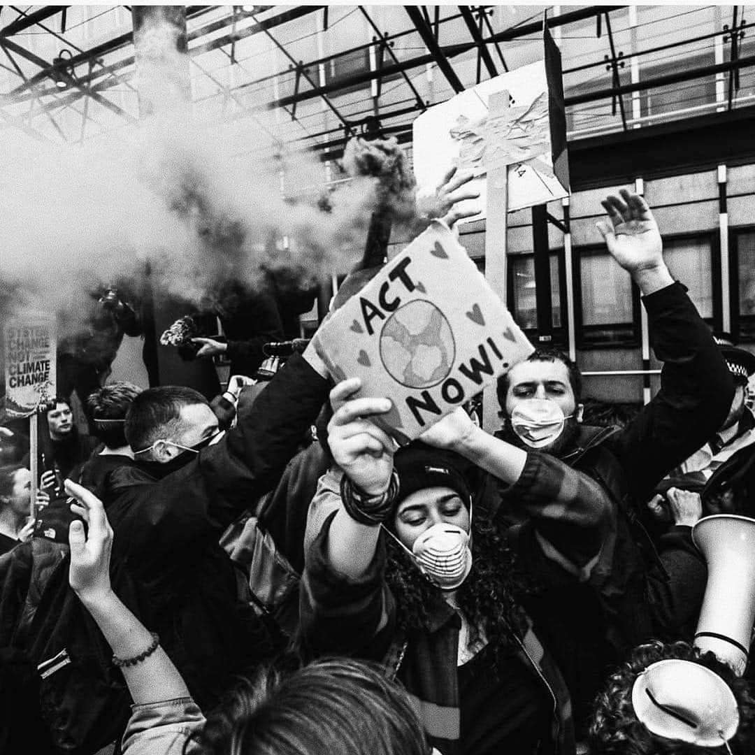 クリスティナ・バザンのインスタグラム：「Today as I was going through the news, I saw what is happening around the world, and I am so happy and proud of all these people standing up it’s the proof and a reminder that in this society we are also decision takers, we have a responsibility and our right of word/action in all of this. I am sad not to be in Paris at the moment to give my support, but my energy and thoughts go into it. And one point I think is very important is to go down to the root of the issue here : the system needs to change. We live in a society overruled by consumerism, we are encouraged to act into an economy that is totally misbalanced and wrong, that doesn’t promote the health neither of the planet, nor of it’s habitants. We are all tired, stressed by the pressures of this capitalist industry and deep down, we already know the answers and what we have to do. Change goes through each of us individually first. Consume less, we don’t need that much to be happy, reconnect with yourself and with others. Happiness goes through love and respect. How can we we be truly happy in a world where we don’t respect our planet, it simply means we don’t respect ourselves. And it’s time to change that. #giveafuck」