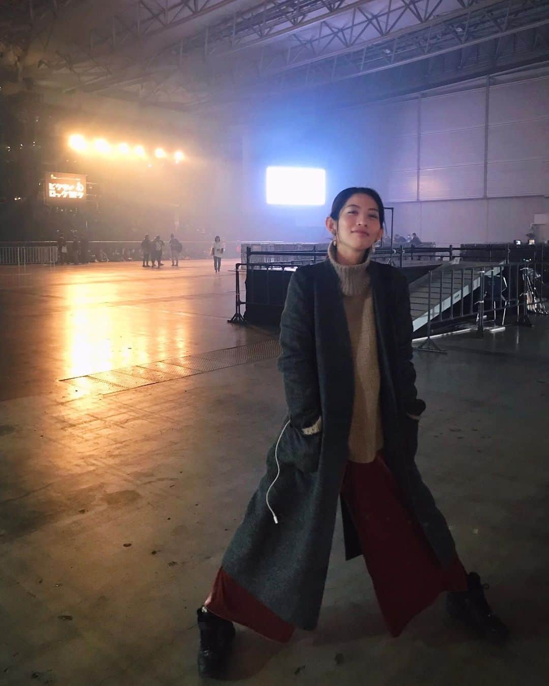 加藤理恵さんのインスタグラム写真 - (加藤理恵Instagram)「#Nulbarich #AwesomeCityClub みたくて。  ovallの#mabanua さん、Awesome City Clubのプロデューサーだったのね。  見たいアーティストばかり だいぶ欲張った #ビクターロック祭り」3月16日 23時22分 - vivi_729