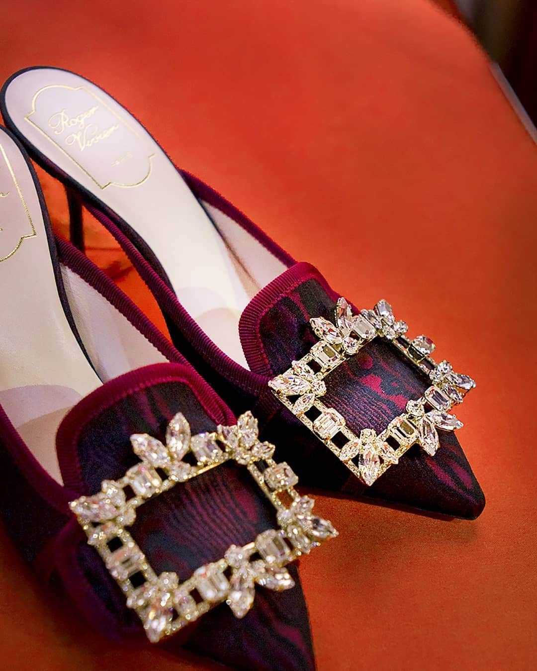 ロジェ・ヴィヴィエさんのインスタグラム写真 - (ロジェ・ヴィヴィエInstagram)「With a buckle adorned in precious crystals and a refined silk satin finish, it’s no wonder that the #BrocheVivier are the shoes that dreams are made of at #DaydreamVivier by @gherardofelloni for #RogerVivier #FW19⁣ ⁣ Watch out for the new collection in boutiques starting June 2019⁣ ⁣ 🎥@studiopaura」3月16日 23時27分 - rogervivier