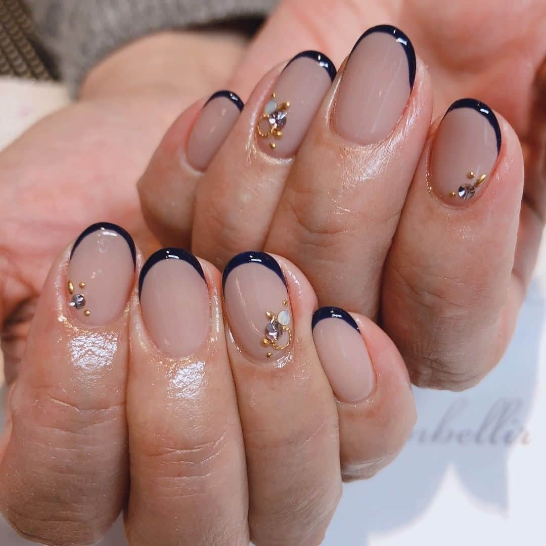 ネイルサロンEmbellir横浜店さんのインスタグラム写真 - (ネイルサロンEmbellir横浜店Instagram)「💅 . . 細フレンンチネイル！！ . . #ベージュ の#ワンカラー ×#ネイビー の細ラインで 上品な印象の#細フレンチネイル です♪ . 細フレンチのデザインは#指が長く綺麗 に 見える効果もあるのでおすすめです(*^^*) . . ☆ご予約はお電話または、ホットペッパーにて☆ . . アカウントをクリックするとホットペッパーのURLがございます！！是非アクセスしてください！！ . . #オフィスネイル #ネイルサロン #ネイルデザイン  #ネイルアート #女子力ネイル #シンプルネイル  #横浜ネイルサロン #embellir #アンベリール  #ショートネイル #大人ネイル #トレンドネイル  #おしゃれネイル #大人女子ネイル #人気ネイル  #パラジェル #hpb_nail #ジェルネイル #springnails  #春ネイル #💅 #ネイル好きな人と繋がりたい #横浜  #横浜ネイルサロン」3月16日 23時27分 - embellir111