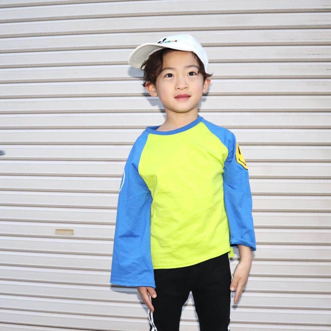 韓国子供服♡smilekids(すまいるきっず) さんのインスタグラム写真 - (韓国子供服♡smilekids(すまいるきっず) Instagram)「* * ☻ご覧頂き有難うございます☻ . . . 💛2019年春夏新作🍃💛 . . . ︎︎︎︎︎︎︎︎︎︎︎︎︎︎︎︎☑︎ﾈｵﾝｶﾗｰにsmileﾃﾞｻﾞｲﾝが お洒落なﾄｯﾌﾟｽ販売中です♥ ｸﾗｯｼｭﾃﾞｻﾞｲﾝﾃﾞﾆﾑも 在庫わずかですが、販売中♥ Simpleなﾃﾞｻﾞｲﾝで何にでも 合わせやすいです🎶 . . . . . .  7.500円以上お買い上げ頂いた方は 送料無料となります。 尚、購入後は、同梱などは 受付ておりませんのでご了承下さい。 . . . ♡着画model いっとkun ☺︎smilekids 専属model☺︎ @mckee_8  身長117cm 体重21kg  size130 . . . . 🆕新作、続々入荷中♪ webで販売しています♡ . . . . ————————————————— . . web shop http://smilekids888.com/で販売しています← —————————————————— ★ゆうちょ振込での購入も可能です★ web shopより、在庫を確認後  商品名、サイズ、カラーをDMにて 連絡頂けると幸いです☺︎ 確認後のお返事になりますので お時間を頂く場合があります。 在庫が少ない場合や再入荷の人気商品は 取り置きが難しい事があります。 ご了承ください🥺 . . —————————————————— ご購入してくださった方へ✉️ @smilekids888 をタグ付けして投稿して頂いた方を ストーリーにて紹介させて頂きます😍  さらに‥抽選で‥ 毎月、５名様にお買い物で使えるクーポンを プレゼント🎁致します☺️ . 1等‥1.000円OFFクーポン(2名様) 2等‥500円OFFクーポン(3名様) . 沢山のタグ付けをお待ちしています😍  ____________________________________ . . . . . . . ☻webshopには.Instagramプロフより リンクでとべます✈︎✈︎✈︎ http://smilekids888.com/ . #熊本ママ #山鹿 #webshop #韓国子供服 #格安#お洒落を発信 #熊本 #キッズコーデ #キッズ#キッズファッション  #ig_kids #kids_japan #親バカ部  #kjp_ootd #今日の服 #kidsfashion #プチプラコーデ  #プチプラファッション #mamagirl #リンクコーデ#ママリ#smilekids #３歳#４歳#５歳#春#新作#レオパード」3月16日 23時28分 - smilekids888