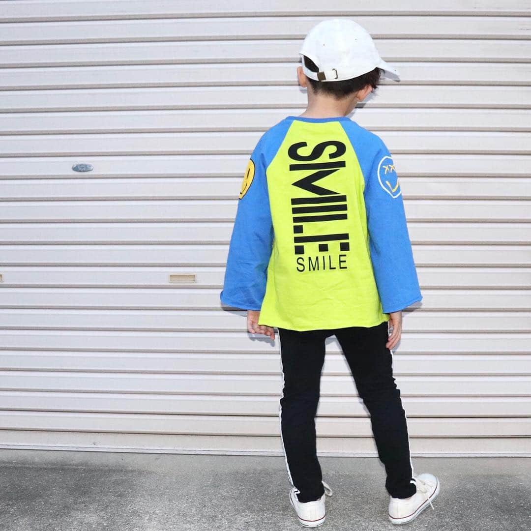 韓国子供服♡smilekids(すまいるきっず) さんのインスタグラム写真 - (韓国子供服♡smilekids(すまいるきっず) Instagram)「* * ☻ご覧頂き有難うございます☻ . . . 💛2019年春夏新作🍃💛 . . . ︎︎︎︎︎︎︎︎︎︎︎︎︎︎︎︎☑︎ﾈｵﾝｶﾗｰにsmileﾃﾞｻﾞｲﾝが お洒落なﾄｯﾌﾟｽ販売中です♥ ｸﾗｯｼｭﾃﾞｻﾞｲﾝﾃﾞﾆﾑも 在庫わずかですが、販売中♥ Simpleなﾃﾞｻﾞｲﾝで何にでも 合わせやすいです🎶 . . . . . .  7.500円以上お買い上げ頂いた方は 送料無料となります。 尚、購入後は、同梱などは 受付ておりませんのでご了承下さい。 . . . ♡着画model いっとkun ☺︎smilekids 専属model☺︎ @mckee_8  身長117cm 体重21kg  size130 . . . . 🆕新作、続々入荷中♪ webで販売しています♡ . . . . ————————————————— . . web shop http://smilekids888.com/で販売しています← —————————————————— ★ゆうちょ振込での購入も可能です★ web shopより、在庫を確認後  商品名、サイズ、カラーをDMにて 連絡頂けると幸いです☺︎ 確認後のお返事になりますので お時間を頂く場合があります。 在庫が少ない場合や再入荷の人気商品は 取り置きが難しい事があります。 ご了承ください🥺 . . —————————————————— ご購入してくださった方へ✉️ @smilekids888 をタグ付けして投稿して頂いた方を ストーリーにて紹介させて頂きます😍  さらに‥抽選で‥ 毎月、５名様にお買い物で使えるクーポンを プレゼント🎁致します☺️ . 1等‥1.000円OFFクーポン(2名様) 2等‥500円OFFクーポン(3名様) . 沢山のタグ付けをお待ちしています😍  ____________________________________ . . . . . . . ☻webshopには.Instagramプロフより リンクでとべます✈︎✈︎✈︎ http://smilekids888.com/ . #熊本ママ #山鹿 #webshop #韓国子供服 #格安#お洒落を発信 #熊本 #キッズコーデ #キッズ#キッズファッション  #ig_kids #kids_japan #親バカ部  #kjp_ootd #今日の服 #kidsfashion #プチプラコーデ  #プチプラファッション #mamagirl #リンクコーデ#ママリ#smilekids #３歳#４歳#５歳#春#新作#レオパード」3月16日 23時28分 - smilekids888