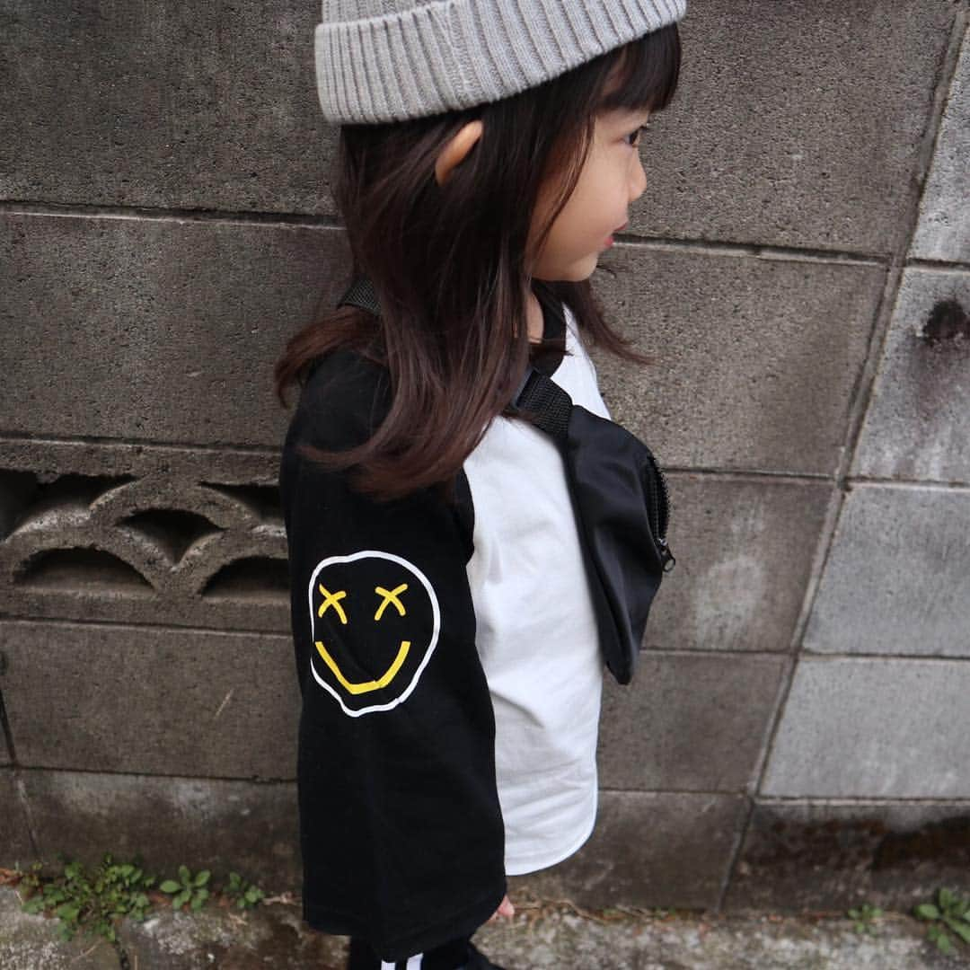 韓国子供服♡smilekids(すまいるきっず) さんのインスタグラム写真 - (韓国子供服♡smilekids(すまいるきっず) Instagram)「* * ☻ご覧頂き有難うございます☻ . . . 💛2019年春夏新作🍂💛 . . ︎︎︎︎☑︎ . ︎︎︎︎︎︎︎︎︎︎︎︎︎︎︎︎☑︎ﾈｵﾝｶﾗｰにsmileﾃﾞｻﾞｲﾝが お洒落なﾄｯﾌﾟｽ販売中です♥ ｸﾗｯｼｭﾃﾞｻﾞｲﾝﾃﾞﾆﾑも 在庫わずかですが、販売中♥ Simpleなﾃﾞｻﾞｲﾝで何にでも 合わせやすいです🎶 . . .  7.500円以上お買い上げ頂いた方は 送料無料となります。 尚、購入後は、同梱などは 受付ておりませんのでご了承下さい。 . . . ♡着画model ゆずchan ☺︎smilekids 専属model☺︎ @_tomomi18  身長 96cm 体重14kg size 110 . . . 🆕新作、続々入荷中♪ webで販売しています♡ . . . . ————————————————— . . web shop http://smilekids888.com/で販売しています← —————————————————— ★ゆうちょ振込での購入も可能です★ web shopより、在庫を確認後  商品名、サイズ、カラーをDMにて 連絡頂けると幸いです☺︎ 確認後のお返事になりますので お時間を頂く場合があります。 在庫が少ない場合や再入荷の人気商品は 取り置きが難しい事があります。 ご了承ください🥺 . . —————————————————— ご購入してくださった方へ✉️ @smilekids888 をタグ付けして投稿して頂いた方を ストーリーにて紹介させて頂きます😍  さらに‥抽選で‥ 毎月、５名様にお買い物で使えるクーポンを プレゼント🎁致します☺️ . 1等‥1.000円OFFクーポン(2名様) 2等‥500円OFFクーポン(3名様) . 沢山のタグ付けをお待ちしています😍  ____________________________________ . . . . . . . ☻webshopには.Instagramプロフより リンクでとべます✈︎✈︎✈︎ http://smilekids888.com/ . #熊本ママ #山鹿 #webshop #韓国子供服 #格安#お洒落を発信 #熊本 #キッズコーデ #キッズ#キッズファッション  #ig_kids #kids_japan #親バカ部  #kjp_ootd #今日の服 #kidsfashion #プチプラコーデ  #プチプラファッション #mamagirl #リンクコーデ#ママリ#フォーマル #卒園式ファッション」3月16日 23時32分 - smilekids888