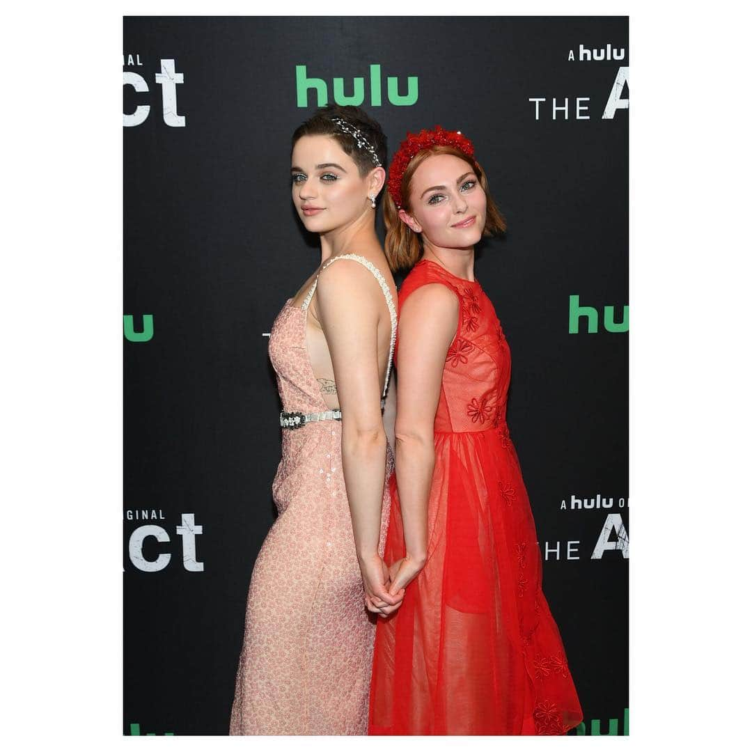 アナソフィア・ロブさんのインスタグラム写真 - (アナソフィア・ロブInstagram)「The other night for @theactonhulu premiere. So incredibly proud of this show & grateful to be part of it. Heart very full. ❤️」3月16日 23時44分 - annasophiarobb