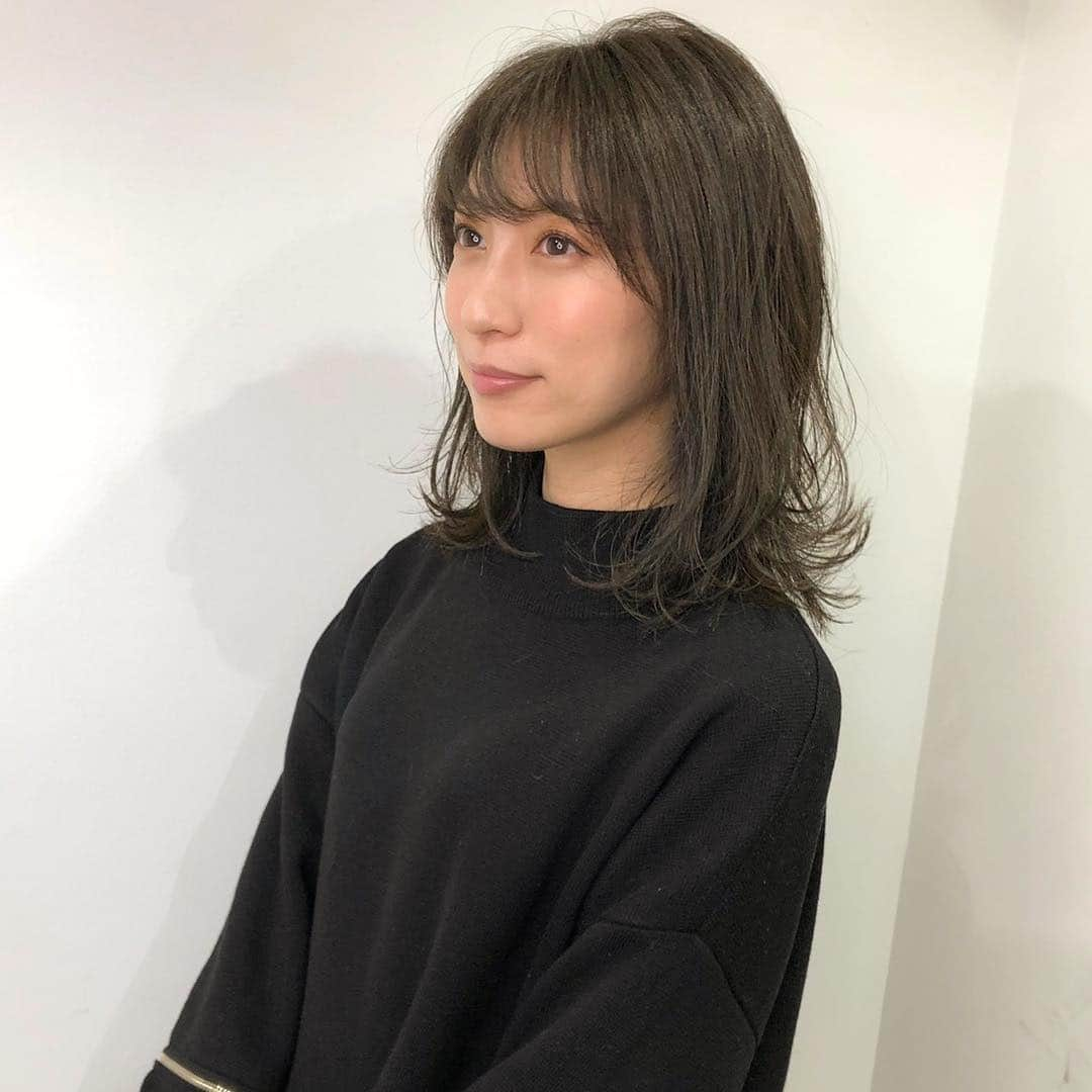 瀬口かなさんのインスタグラム写真 - (瀬口かなInstagram)「髪色をアッシュで深みのある色にしてもらいました✨💆🏻‍♀️✨ 明るいのも好きだったけど、新しく買ったコートがこっちの色の方が合う🤔という理由で染めた。笑  りょうたさん、いつも綺麗にありがとうございます🙇‍♀️✨ #原宿 #原宿美容室 #haircolor #hair #ミディアムヘア #navile」3月16日 23時44分 - seguchikana