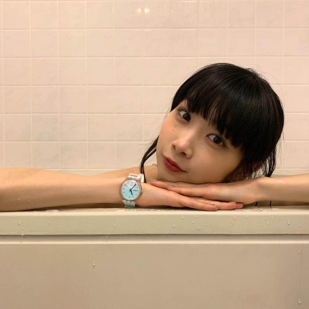 老月ミカさんのインスタグラム写真 - (老月ミカInstagram)「@swatch_jp 安心の3気圧防水👌🏻🛁 #myswatch #スウォッチ #Transformation」3月16日 23時39分 - oreo.oreo.m