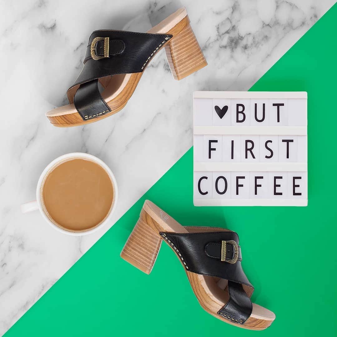 ダンスコのインスタグラム：「Saturday plan: drink coffee; be awesome! Shop Amy at the link in the bio. . . . #dansko #danskos #danskostyle #justyourfavorites  #clogs #shoes #instalove #newshoes #comfort  #instagood  #instalove #sandals #coffee」