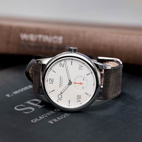 のインスタグラム：「Yikes! It's that time already: Many students are preparing for their final exams. We have a gift idea that will last longer than a round-the-world trip—and is more exciting than a down payment on a house: Club Campus. #nomos #nomosclub #nomoscampus #watch #watches #watchesofinstagram #watchfam #watchmania #watchuseek #watchlove #wristwatch #clock #horology #timepiece #timepieces #mechanicalwatch」