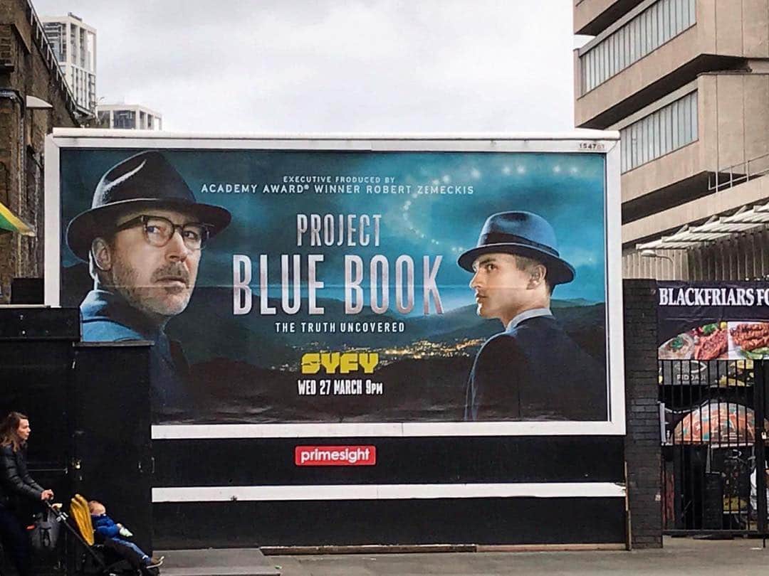 マイケル・マラーキーのインスタグラム：「Set your dials, UK...we’re gunnin’ for ya! #ProjectBlueBook premieres on March 27th at 9pm on @syfyuk // Photo taken outside of Southwark Station in London #watchtheskies」