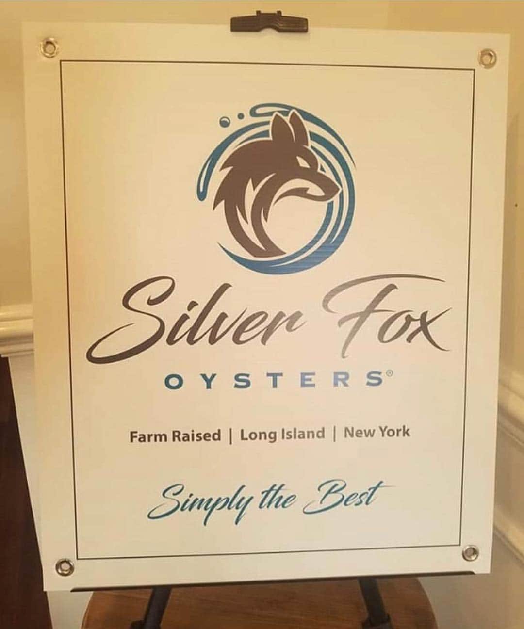 メリッサ・ジョーン・ハートさんのインスタグラム写真 - (メリッサ・ジョーン・ハートInstagram)「The debut of #SilverFoxOysters TODAY in NYC at the Oyster House at Pier A. If you’re in the area come check out my stepdad (aka #masterchef contestant Leslie Gilliams @selfieleslie) and his fabulous oysters and mignonette. 🐚 . @blueislandoysters」3月16日 23時49分 - melissajoanhart
