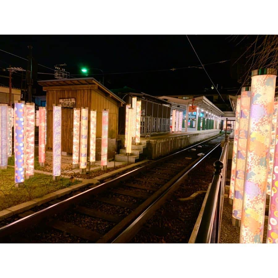 小越しほみさんのインスタグラム写真 - (小越しほみInstagram)「嵐山駅の #キモノフォレスト 幻想的だった...👘✨ ・ #嵐山 #嵐山駅 #京都 #京都観光 #京友禅 #ライトアップ #龍の愛宕池 #観光スポット #嵐電 #kyoto」3月16日 23時58分 - shihomi1129