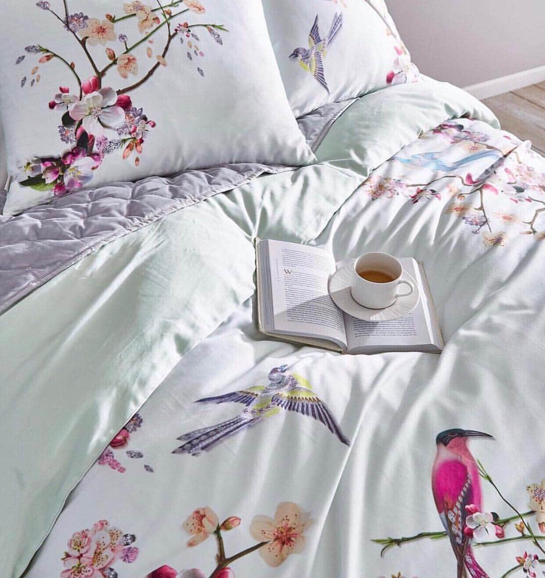Nordstromさんのインスタグラム写真 - (NordstromInstagram)「The reason we’re snoozing this AM: new spring bedding from @ted_baker 🍃 Photo via @sunhamhomefashions」3月17日 0時09分 - nordstrom