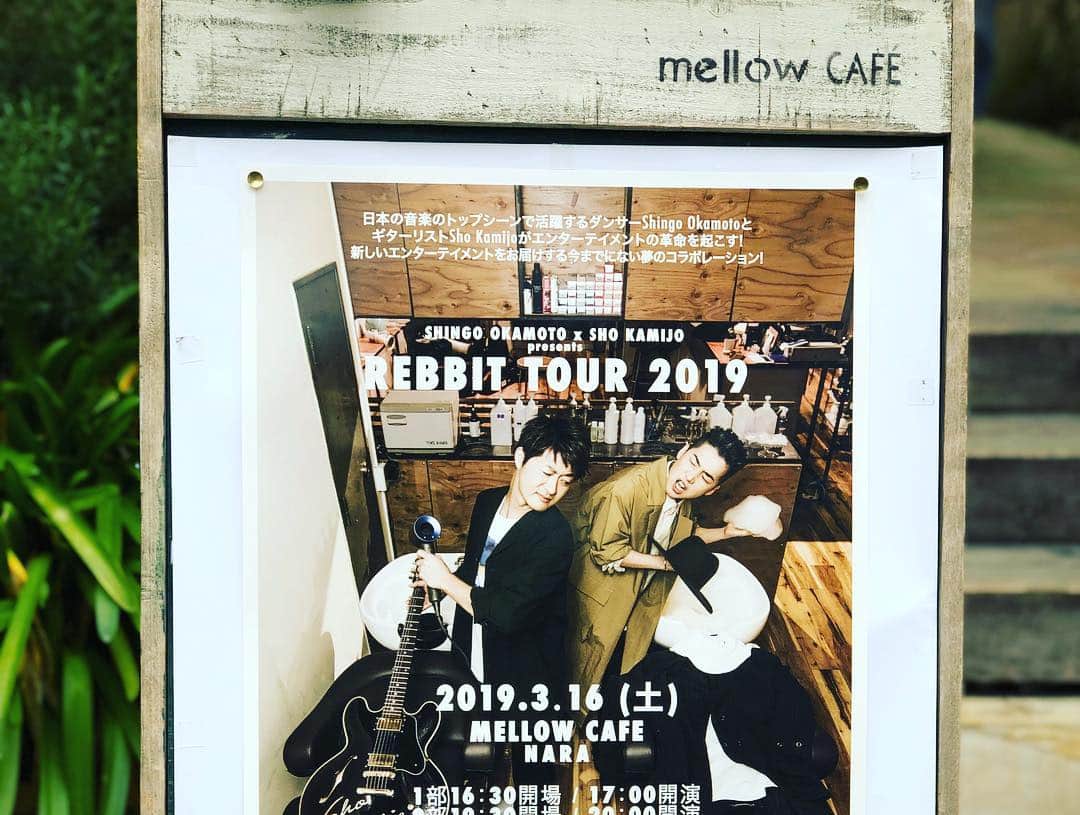 Shingo Okamotoさんのインスタグラム写真 - (Shingo OkamotoInstagram)「奈良公演、無事終了です！！﻿ ﻿ 来てくれた方々、本当に本当にありがとうございました！！！！！😭⭐️﻿ ﻿ ﻿ #1枚目の写真は最高で最強のREBBITメンバー﻿ #2枚目はグッズを担当して影から支えてくれてる安井さん﻿ #3枚目はメローカフェさんが作ってくれた広告﻿ #美味しいご飯も作ってくれてお世話になりました﻿ #最高の一日でしたありがとうございました #REBBITTOUR ﻿﻿」3月17日 0時03分 - shingookamoto