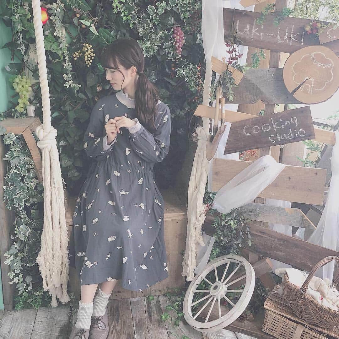 江嶋綾恵梨さんのインスタグラム写真 - (江嶋綾恵梨Instagram)「Uki Uki🍰🌳﻿ ﻿ この間、代官山に行った時﻿ 可愛いカフェ見つけたから行ってきたよ☺︎﻿ ﻿ "ピクニックランチ"﻿ 美味しかった〜可愛かった〜🍎﻿ 最近、森っぽいカフェばっか行ってる気が。笑﻿ ﻿ えじこ〜では、こんな感じでした◎﻿ 猫柄のワンピ、春になったからやっと着れる🐈﻿ ▶︎onepiece  #poudoudou﻿ ▷blouse  #古着﻿ ▶︎socks  #靴下屋 ▶︎shoes  #esperanza﻿ ﻿ #ukiuki #ウキウキ #代官山 #代官山カフェ #カフェ #cafe﻿ #ootd #fashion #えじこーで #ワンピース #大人ガーリー」3月17日 0時15分 - aeringoooo