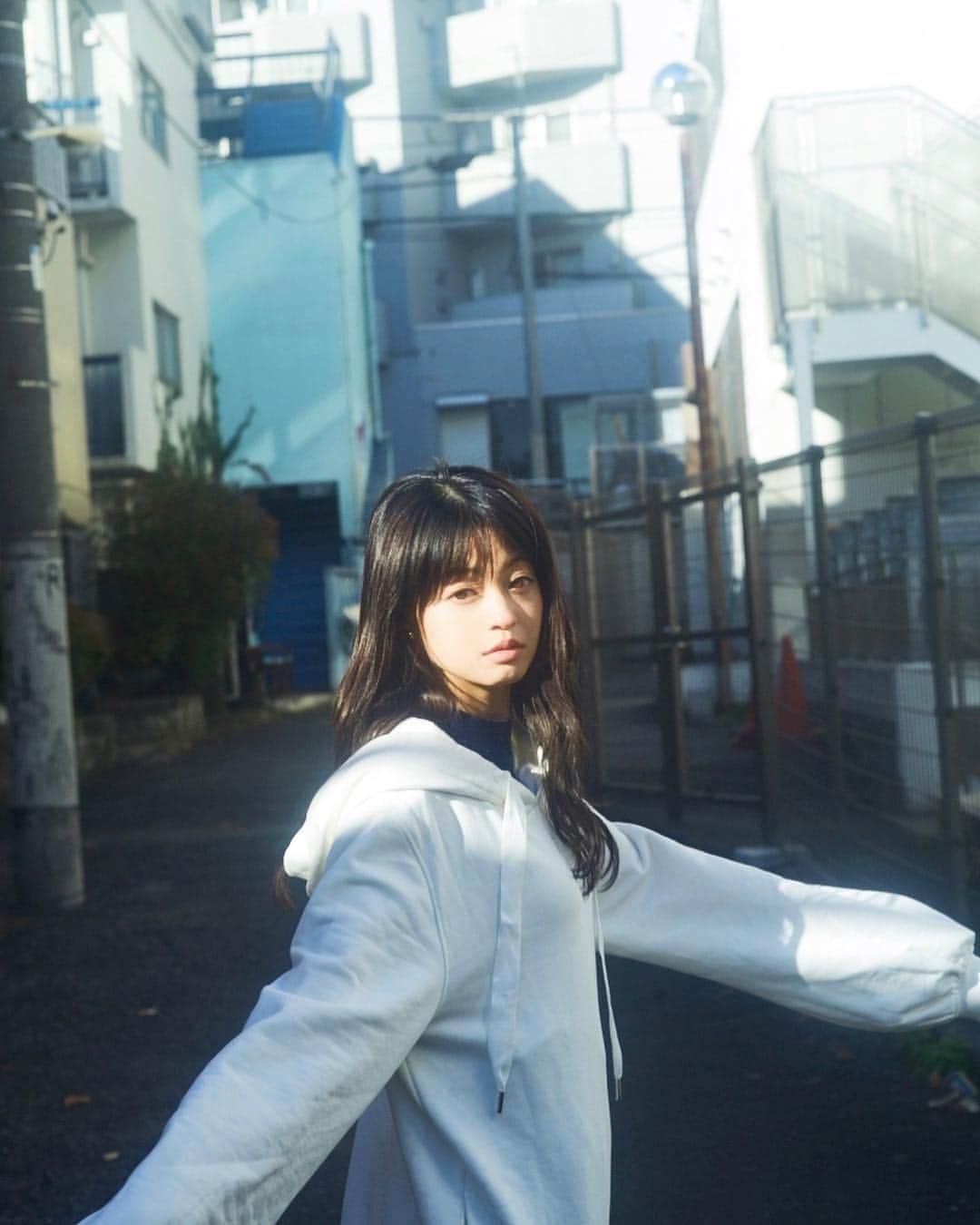 小林涼子さんのインスタグラム写真 - (小林涼子Instagram)「. 何度も何度も 転んで カサブタだらけだよ でも立ち上がるから今日が来るのかもね 親指あいたたたたー 😥 さてさて明日3月17日 21:00〜 テレビ朝日系  西村京太郎トラベルミステリー 第70作スペシャル 「十津川警部VS鉄道捜査官・花村乃里子」 です。 雪の山形は寒かったなー よかったら ☃️ #転んだ #足 #指 #ぶつけた #親指が痛い #テレビ朝日 #西村京太郎 #トラベルミステリー #山形 #フラワー長井線 #tomorrow #tvdrama #onair #tvasahi #hitmyfoot #painful #아프다 #손 #힘들어」3月17日 0時27分 - ryoko_kobayashi_ryoko