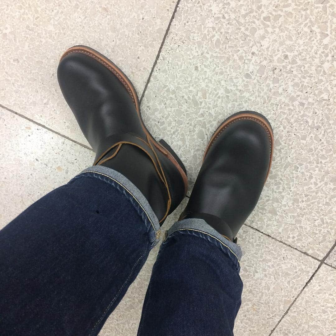金剛地武志のインスタグラム：「今日のライブ、お越しいただきありがとうございました。人知れず、おNEWのブーツをおろしました。」