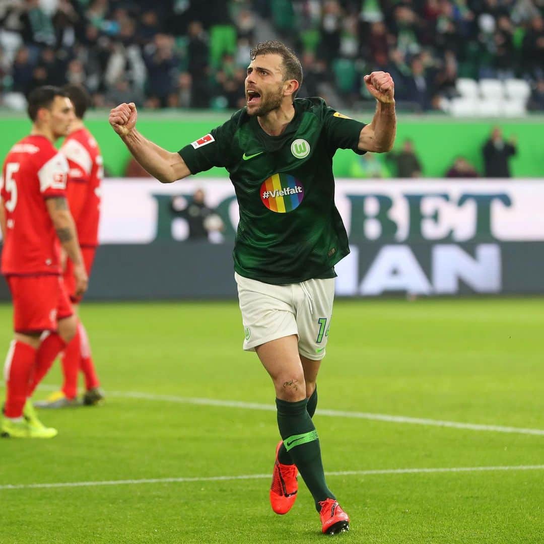 VfLヴォルフスブルクさんのインスタグラム写真 - (VfLヴォルフスブルクInstagram)「Treffer zum Geburtstag. Die Wölfe und @f95 gehen 1:1-Unentschieden in die Kabine. #wobf95 #immernurdu #vflwolfsburg #arbeitfussballleidenschaft #mehmedi」3月17日 0時30分 - vfl.wolfsburg