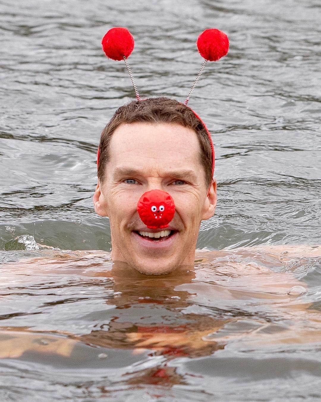 Just Jaredさんのインスタグラム写真 - (Just JaredInstagram)「Benedict Cumberbatch stripped down for a polar plunge for a good cause. Check out more photos on JustJared.com! #BenedictCumberbatch Photo: Getty」3月17日 0時33分 - justjared
