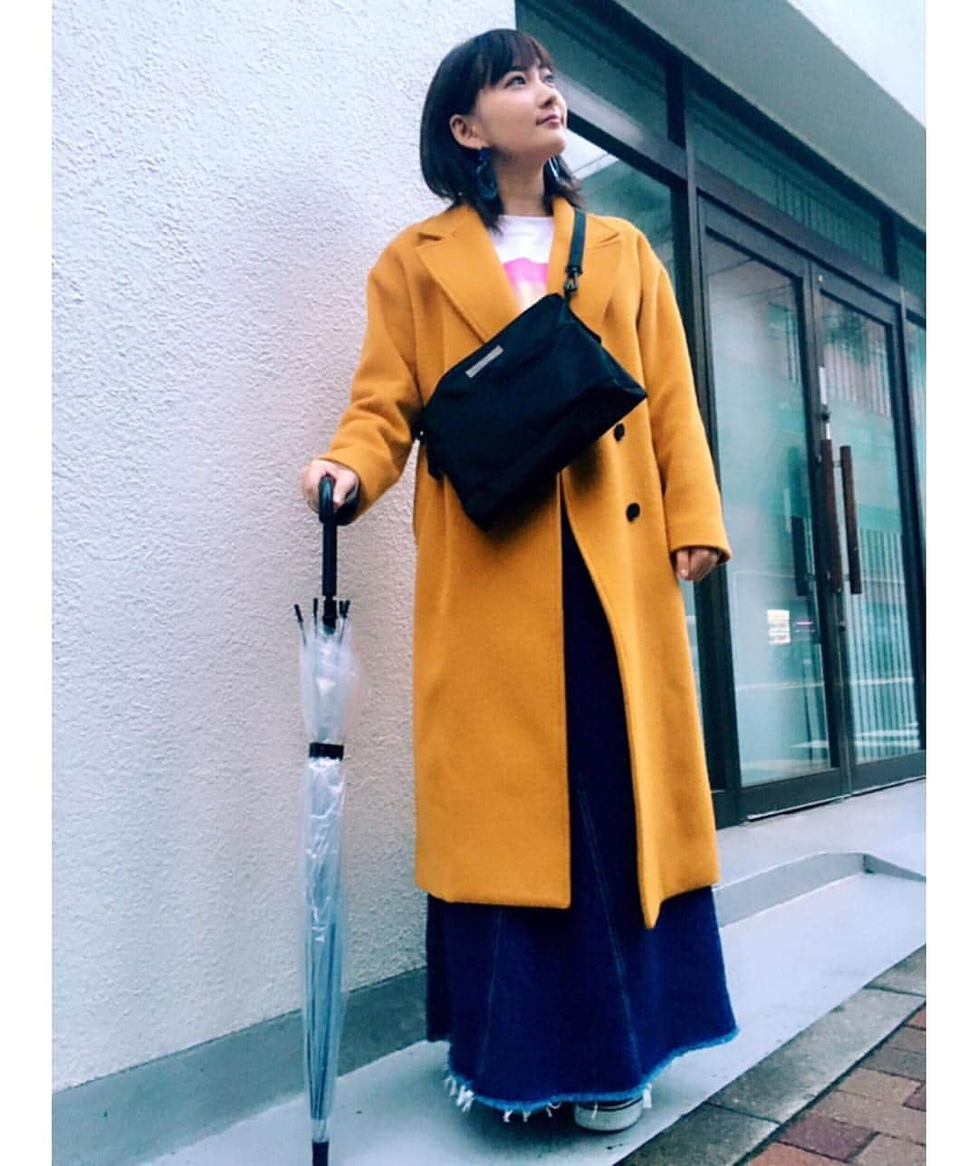 佐藤千亜妃さんのインスタグラム写真 - (佐藤千亜妃Instagram)「制作スタジオ前に街をブラブラ🥞☕️ 雨だった☔️😗最近お気に入りのイヤリングつけた💎 #ootd #urbanresearch #Lee #wozniaktokyo #newera #yohjiyamamoto #vans #casual #casualstyle #holiday #rainyday」3月17日 0時35分 - chiaki_sato0920