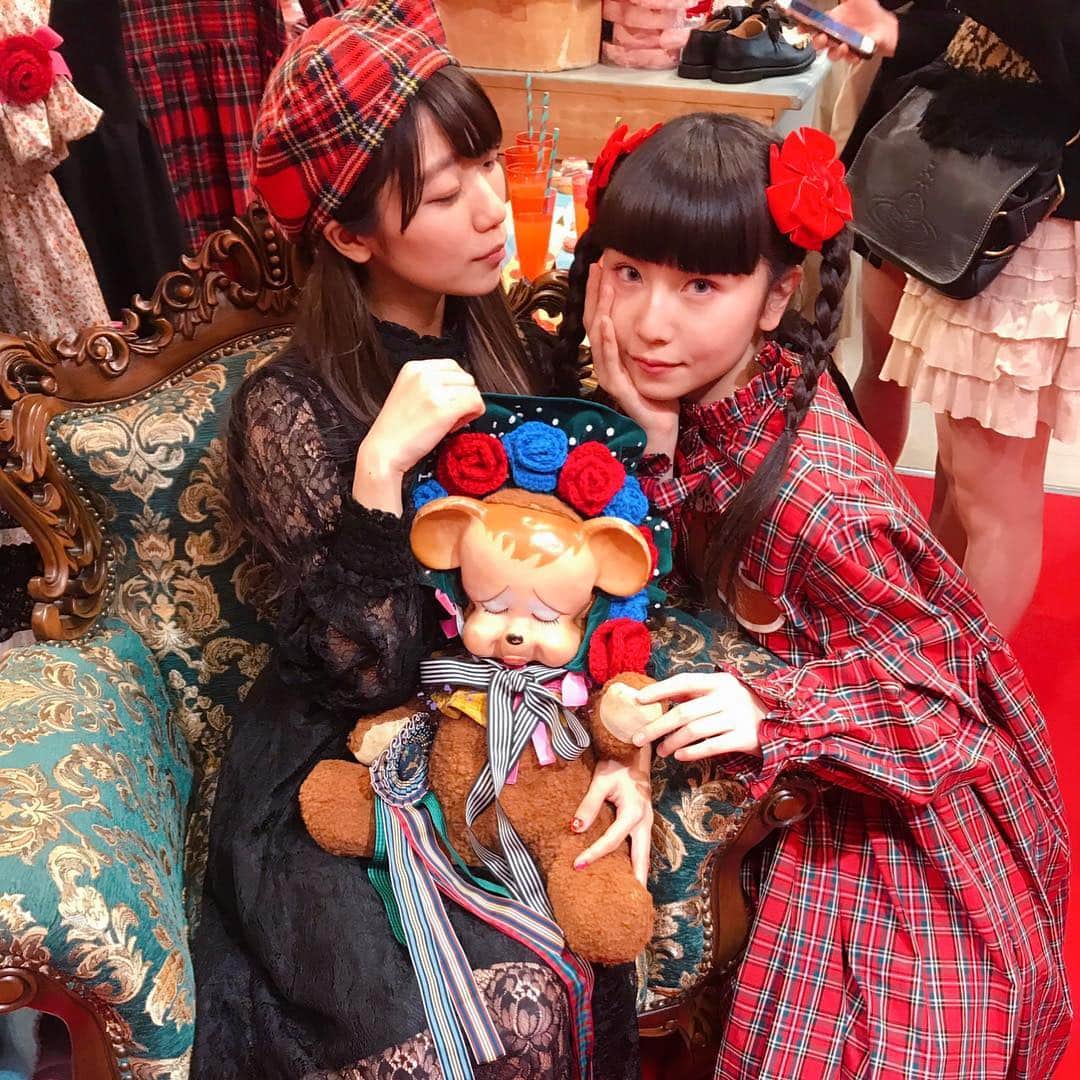 ぱいぱいでか美のインスタグラム：「ラフォーレ原宿にHEIHEIが！ というわけでオープニングパーティーにお邪魔しました♡ ꙳ #HEIHEI #ラフォーレ原宿 #laforet #ルアン ちゃん ꙳ 開店おめでとうございます！ そしてルアン店長爆誕おめでとうございます！ HEIHEIのハートベレー帽どこにかぶってっても褒められるよ〜超可愛いわ〜 帽子も可愛いけどヘッドドレスも素敵だったし お洋服はもちろんキーホルダーとか小物も超可愛かった…♡ みなさんも是非ラフォーレにお立ち寄りの際はHEIHEIへ！ ほんとに可愛い〜店内ぜんぶ可愛い！ . ルアン店長の人気魅力人望により オープニングパーティーはアイドルめちゃ来てました。 久々に会えた方もいて嬉しかったよ〜！ (アイドルさんとのお写真はツイッターに載せたよ！)」