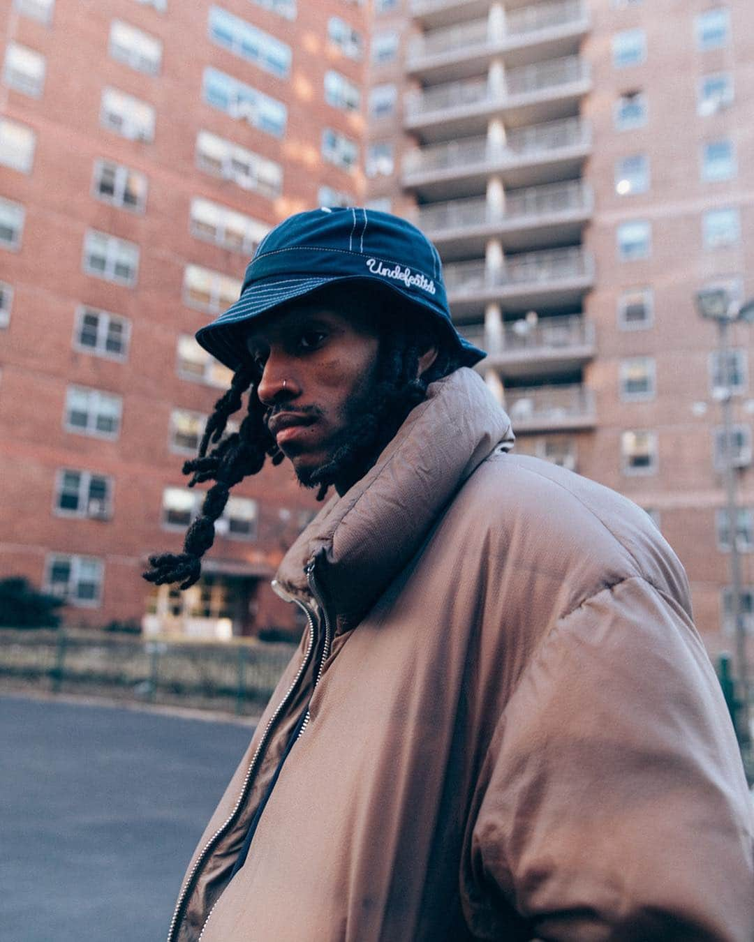 UNDFTDさんのインスタグラム写真 - (UNDFTDInstagram)「UNDEFEATED Bell Bucket Hat // Available now at All Undefeated Chapter Stores and Undefeated.com Photo by: @camhicks_」3月17日 0時47分 - undefeatedinc