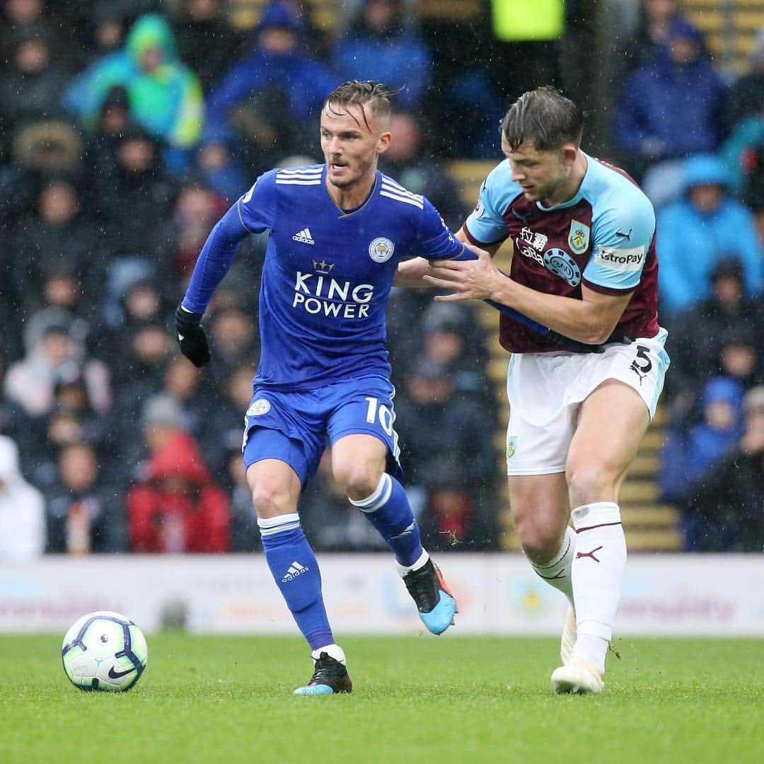 レスター・シティFCさんのインスタグラム写真 - (レスター・シティFCInstagram)「Maddison’s stunning free-kick was cancelled out by a Dwight McNeil goal. We’re level at the break. . . . #BurLei • #lcfc」3月17日 0時49分 - lcfc