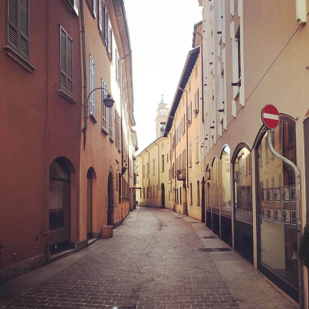 レイ・アレンさんのインスタグラム写真 - (レイ・アレンInstagram)「Here are a few pictures I took this morning as I took a train from Milan to Lugano, Switzerland and then to Lake Como.」3月17日 1時02分 - trayfour