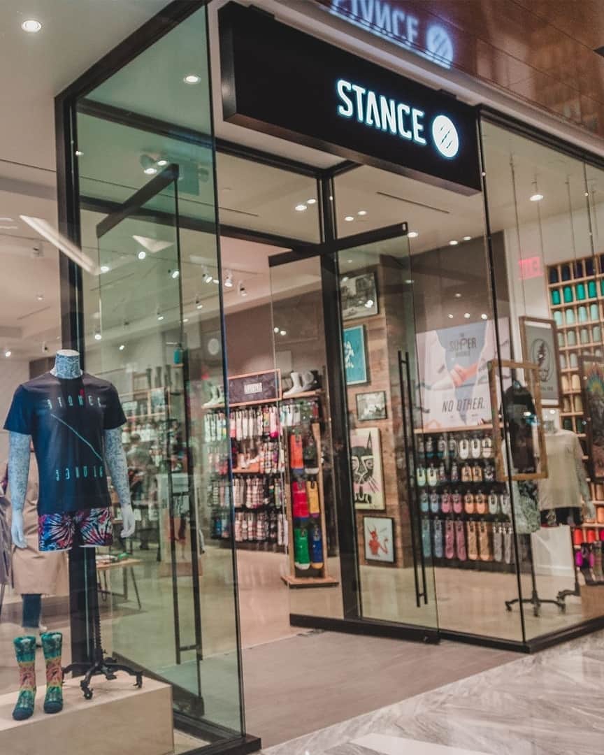 Stanceさんのインスタグラム写真 - (StanceInstagram)「We're proud to present our newest Stance retail space at the brand new Hudson Yards in NYC. 🙌 We're fully stocked with the latest in Socks, Underwear, Intimates and T-shirts; stop by if you're in the area📍 Special thanks to @thebrooklynpress, @katzsdeli, and @otherhalfnyc for making it a memorable opening!  #StanceHudsonYards」3月17日 0時55分 - stanceofficial