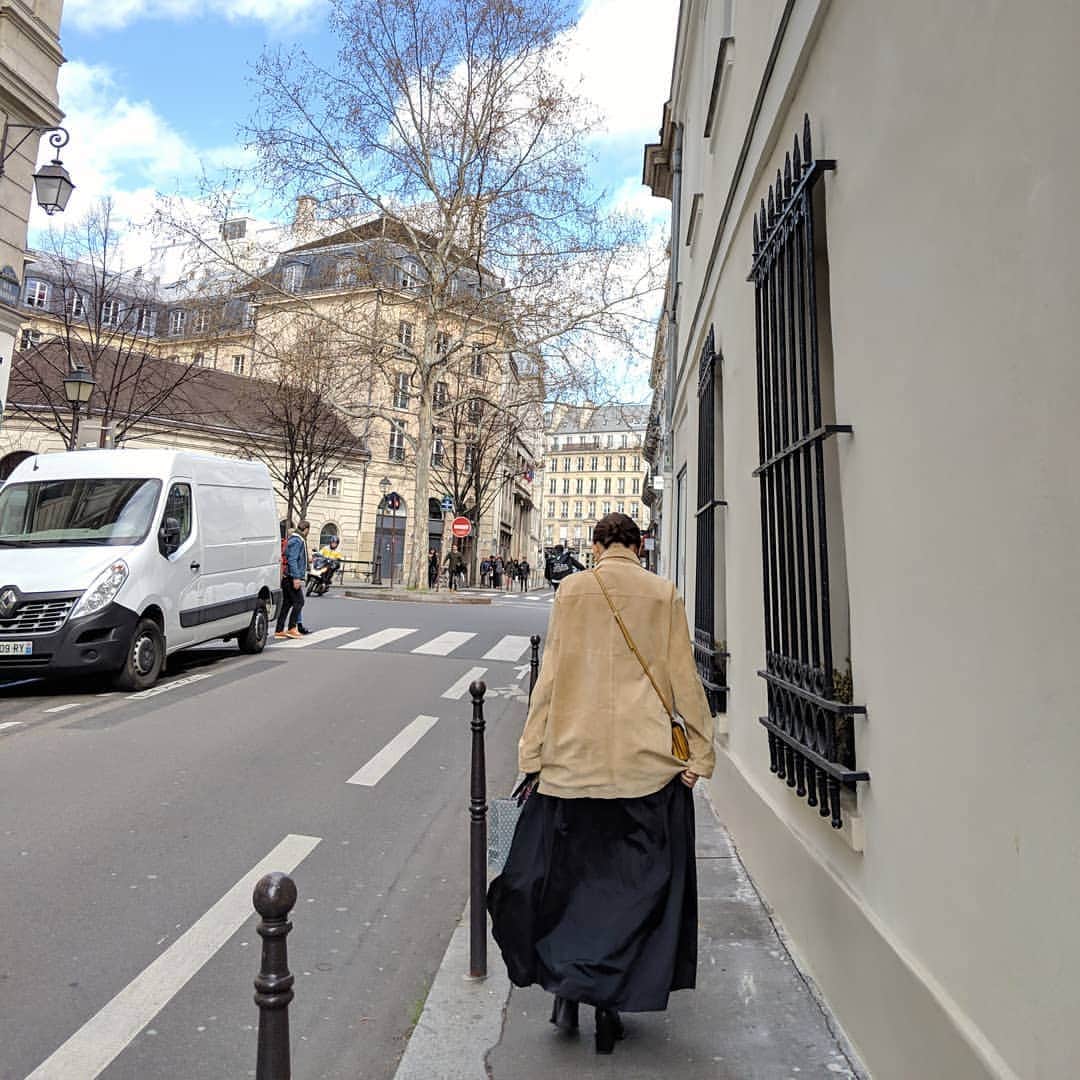 ラブリさんのインスタグラム写真 - (ラブリInstagram)「・ パリで身体のスイッチが切れて １２時間寝続けてしまいました。 自分でも起きなくてビックリです 今日は朝の７時からずっと散歩してる 可愛い古着屋さん見つけたよ〜  #googlepixel  #teampixel  #pixelで撮影」3月17日 0時56分 - loveli_official