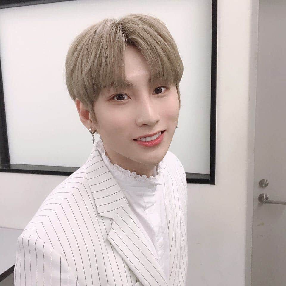 IN2ITさんのインスタグラム写真 - (IN2ITInstagram)「인투유~~ 오늘의 아이젝!! 🧸🧸 ㅤㅤ IN2U~~ today’s Isaac!! 👼🏻👼🏻 ㅤㅤ IN2U~~今天的傑傑～～🦢🦢 ㅤㅤ #인투잇 #인투유 #아이젝 #IN2IT #IN2U #Isaac #젝그 #난하얀색입으면좀멋있다 #멤버들진짜수고많았어요 #인투유있어서너무든든해요 #앞으로도잘부탁해요 #잘자요 #HappyWeekend #IN2ITMaBoysYouDidAReallyGoodJobToday #IN2UDidAVeryGreatJobToo #ItsKindaLateSoNoLongHashtagYa #NGU #Goodnight #IN2ITInJapan #BanyakLewatSudah #HariIniPendekJe #AfterPostIniSayaAkanTidurDalam3Minit #SoTulisLaSomethingManisManis #因為現在很晚了 #所以本來打算寫短短 #沒想到又寫到那麼長了 #大家辛苦了 #晚安 #我愛你們」3月17日 1時01分 - official_in2it