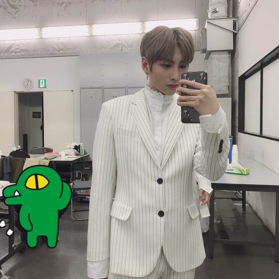 IN2ITさんのインスタグラム写真 - (IN2ITInstagram)「인투유~~ 오늘의 아이젝!! 🧸🧸 ㅤㅤ IN2U~~ today’s Isaac!! 👼🏻👼🏻 ㅤㅤ IN2U~~今天的傑傑～～🦢🦢 ㅤㅤ #인투잇 #인투유 #아이젝 #IN2IT #IN2U #Isaac #젝그 #난하얀색입으면좀멋있다 #멤버들진짜수고많았어요 #인투유있어서너무든든해요 #앞으로도잘부탁해요 #잘자요 #HappyWeekend #IN2ITMaBoysYouDidAReallyGoodJobToday #IN2UDidAVeryGreatJobToo #ItsKindaLateSoNoLongHashtagYa #NGU #Goodnight #IN2ITInJapan #BanyakLewatSudah #HariIniPendekJe #AfterPostIniSayaAkanTidurDalam3Minit #SoTulisLaSomethingManisManis #因為現在很晚了 #所以本來打算寫短短 #沒想到又寫到那麼長了 #大家辛苦了 #晚安 #我愛你們」3月17日 1時01分 - official_in2it