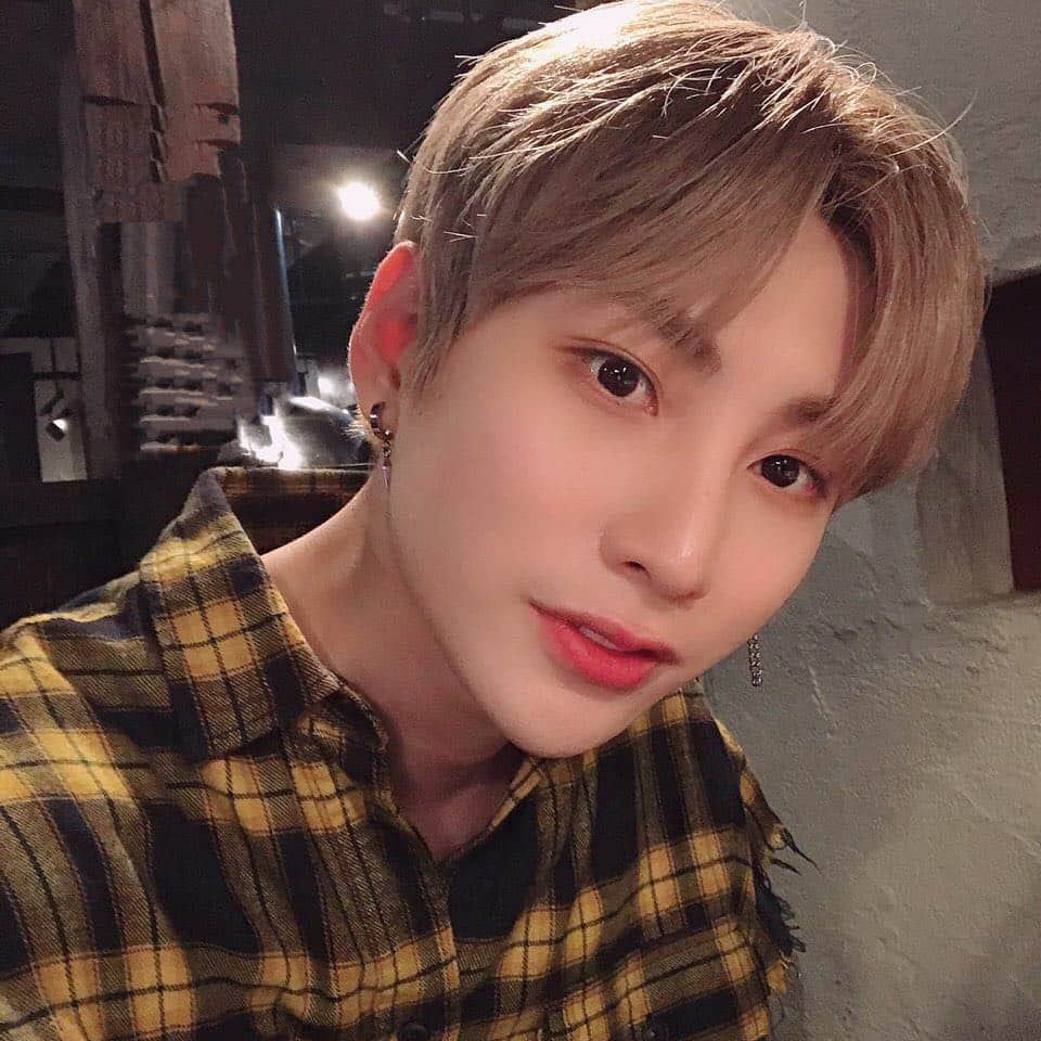 IN2ITさんのインスタグラム写真 - (IN2ITInstagram)「인투유~~ 오늘의 아이젝!! 🧸🧸 ㅤㅤ IN2U~~ today’s Isaac!! 👼🏻👼🏻 ㅤㅤ IN2U~~今天的傑傑～～🦢🦢 ㅤㅤ #인투잇 #인투유 #아이젝 #IN2IT #IN2U #Isaac #젝그 #난하얀색입으면좀멋있다 #멤버들진짜수고많았어요 #인투유있어서너무든든해요 #앞으로도잘부탁해요 #잘자요 #HappyWeekend #IN2ITMaBoysYouDidAReallyGoodJobToday #IN2UDidAVeryGreatJobToo #ItsKindaLateSoNoLongHashtagYa #NGU #Goodnight #IN2ITInJapan #BanyakLewatSudah #HariIniPendekJe #AfterPostIniSayaAkanTidurDalam3Minit #SoTulisLaSomethingManisManis #因為現在很晚了 #所以本來打算寫短短 #沒想到又寫到那麼長了 #大家辛苦了 #晚安 #我愛你們」3月17日 1時01分 - official_in2it