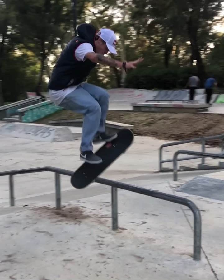 のインスタグラム：「Skate day - every day. 🏃: @gustavoribeiro 🎥: @catarina_quina #fromwhereiskate #sk8 #skateboarding #outdoors #redbull」