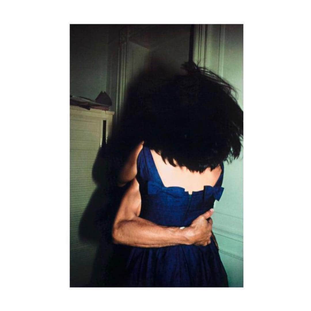 ローラ・ベイリーさんのインスタグラム写真 - (ローラ・ベイリーInstagram)「Nan Goldin The Hug | NYC | 1980」3月17日 10時23分 - laurabaileylondon