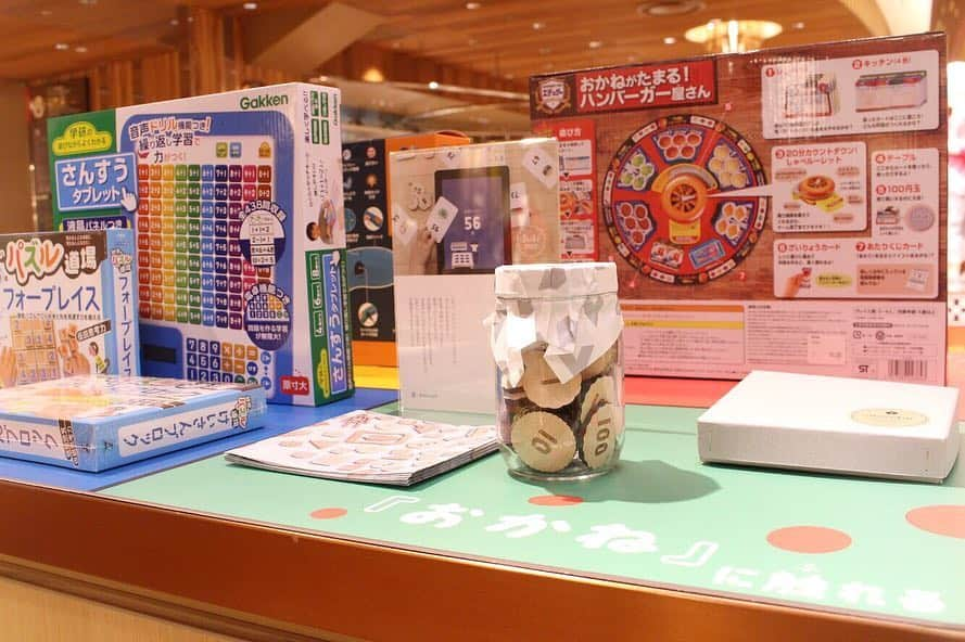 ISETAN PARK netさんのインスタグラム写真 - (ISETAN PARK netInstagram)「. 学校では教えてくれない「お金」のことを玩具やゲームで学ぶ . Hello Money. 2019.3.6 wed - 3.26 tue 伊勢丹新宿店本館6階＝センターパーク/ココイクパーク . @isetan_shinjuku_baby_and_kids @sukimagift #kids #isetan #shinjuku #tokyo #cocoiku #sukimagift #okozukai #regigocco #3doodler #子供 #親子 #数字 #ワークショップ #キッズ #おもちゃ #玩具 #ゲーム #人生ゲーム #モノポリー #ココイク #カードゲーム #ボードゲーム #知育 #伊勢丹 #新宿 #伊勢丹新宿店 #新宿伊勢丹」3月17日 10時40分 - isetan_shinjuku