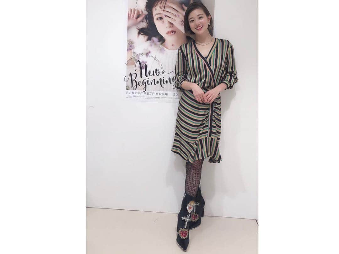 伊藤千晃さんのインスタグラム写真 - (伊藤千晃Instagram)「CHIAKI ITO EXHIBITION　“New Beginnings”写真展の全ての握手会が終了しました🌸 会いに来てくれたみんなありがとう！！ 今回来られなかったみんなも次回、会おうね😊💕 さて、次は3月25日名古屋市公会堂大ホールでのイベントが待ってます🥰 リハも始まって少しずつ形になって来てるよ！！ 楽しみにしててねっ❤️ 名古屋握手会Styling✨ Dress @pinkoofficial Accessories @e.m.portrait Shoes @yelloshoes_official  福岡握手会Styling✨ Dress@DRWCYS」3月17日 10時40分 - kikichiaki