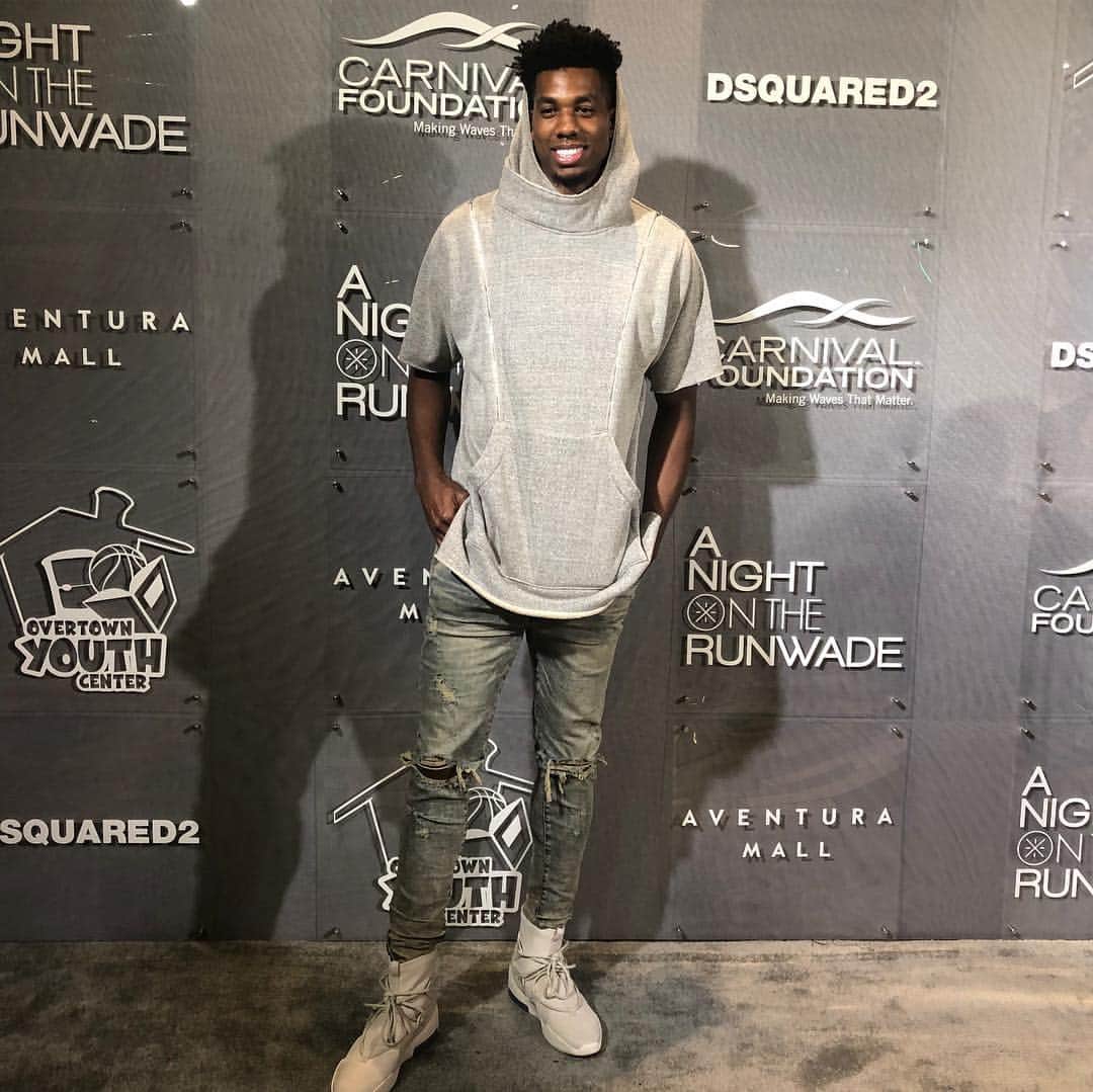 Miami HEATさんのインスタグラム写真 - (Miami HEATInstagram)「The 💧 is heavy for @carnival’s Night on the #RunWade hosted by @dwyanewade! Some of today’s hottest fashion trends on display for a great cause. Stay tuned!」3月17日 11時00分 - miamiheat