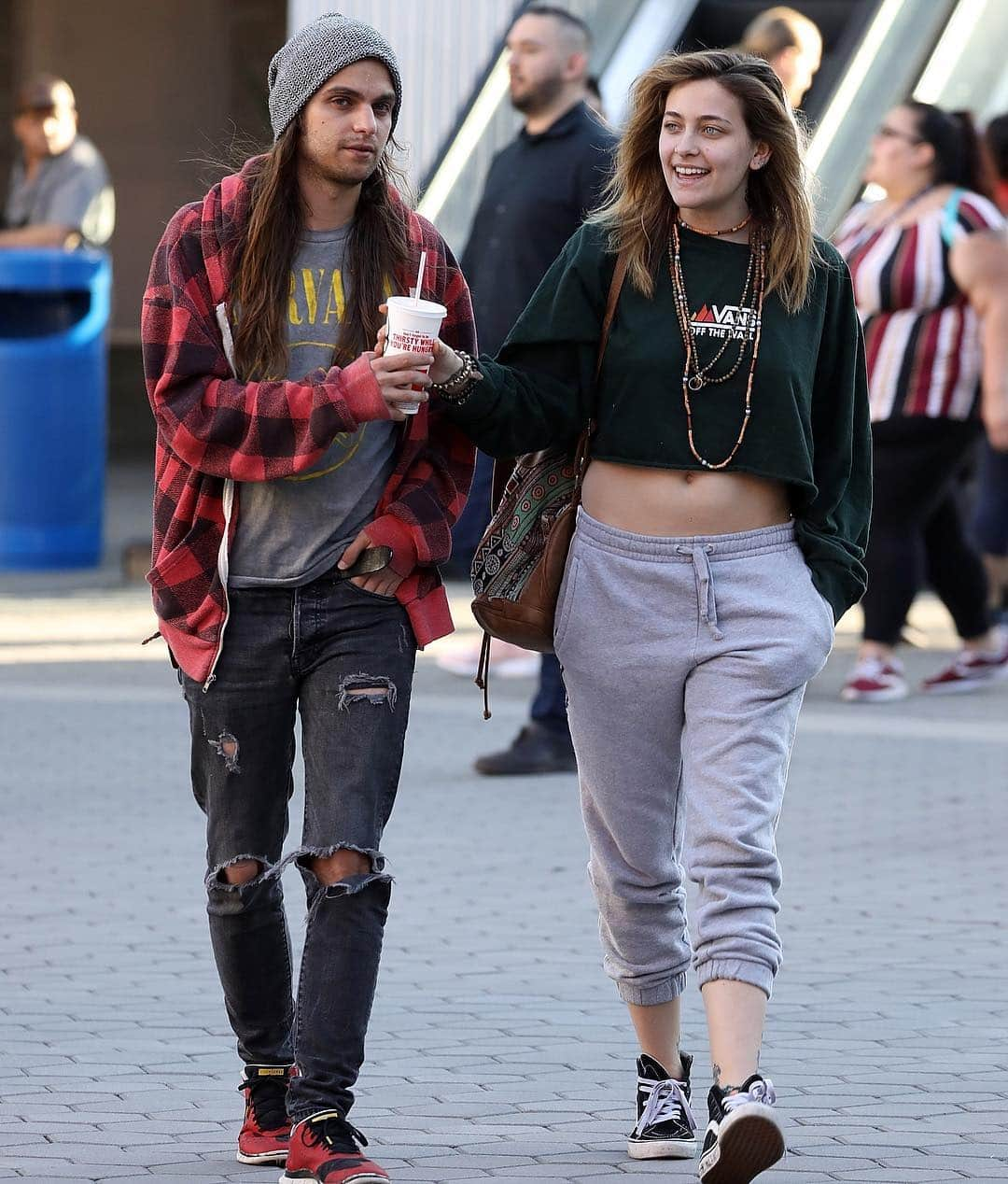 Just Jaredさんのインスタグラム写真 - (Just JaredInstagram)「@parisjackson is all smiles stepping out with boyfriend Gabriel Glenn (@sonwhisky) after slamming reports that she attempted suicide.  #ParisJackson #GabrielGlenn Photo: Backgrid」3月17日 11時00分 - justjared