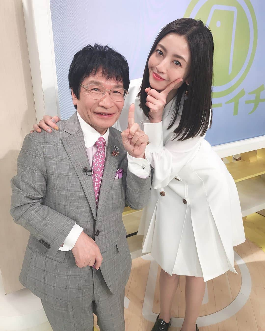 尾木直樹さんのインスタグラム写真 - (尾木直樹Instagram)「シューイチ終わりで片瀬那奈さんと「ハイ！シューイチ ！！」☝️☝️💕💞❣️ #尾木ママ #日テレ #シューイチ #終了後  #片瀬那奈 さんと #シューイチポーズ #☝️ #日曜日の朝 #朝の顔 #いつも綺麗 #スタイル抜群  #白いワンピース #お似合い #春らしい  #中山秀征 さん #中丸雄一 君」3月17日 11時01分 - oginaoki_ogimama